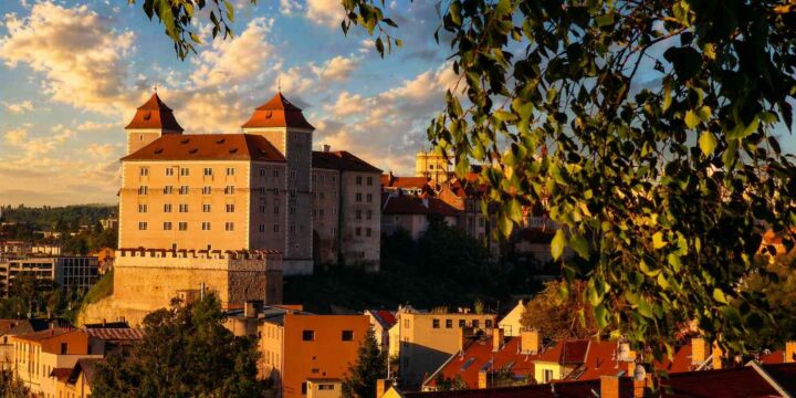 Mladá Boleslav: příběh města ve stavbách od hradu přes renesanční radnici až po secesní divadlo