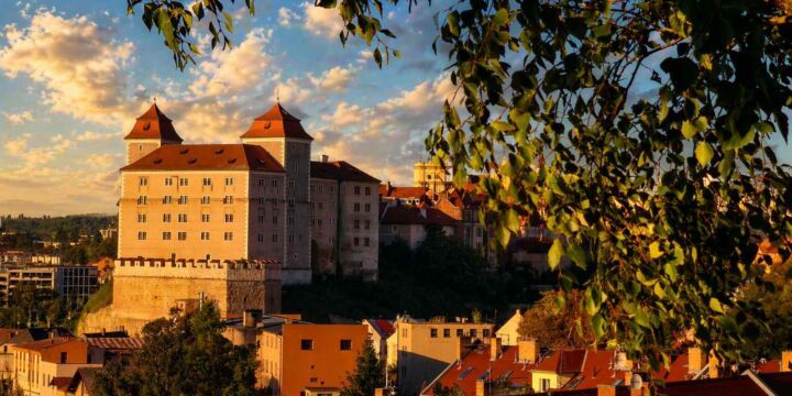 Mladá Boleslav: příběh města ve stavbách od hradu přes renesanční radnici až po secesní divadlo